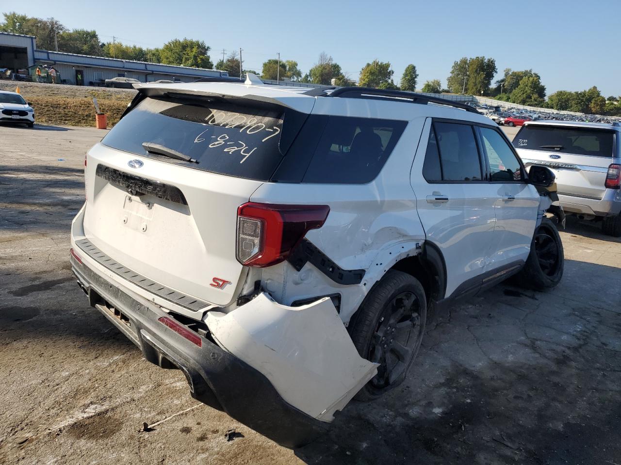 2022 Ford Explorer - Image 3