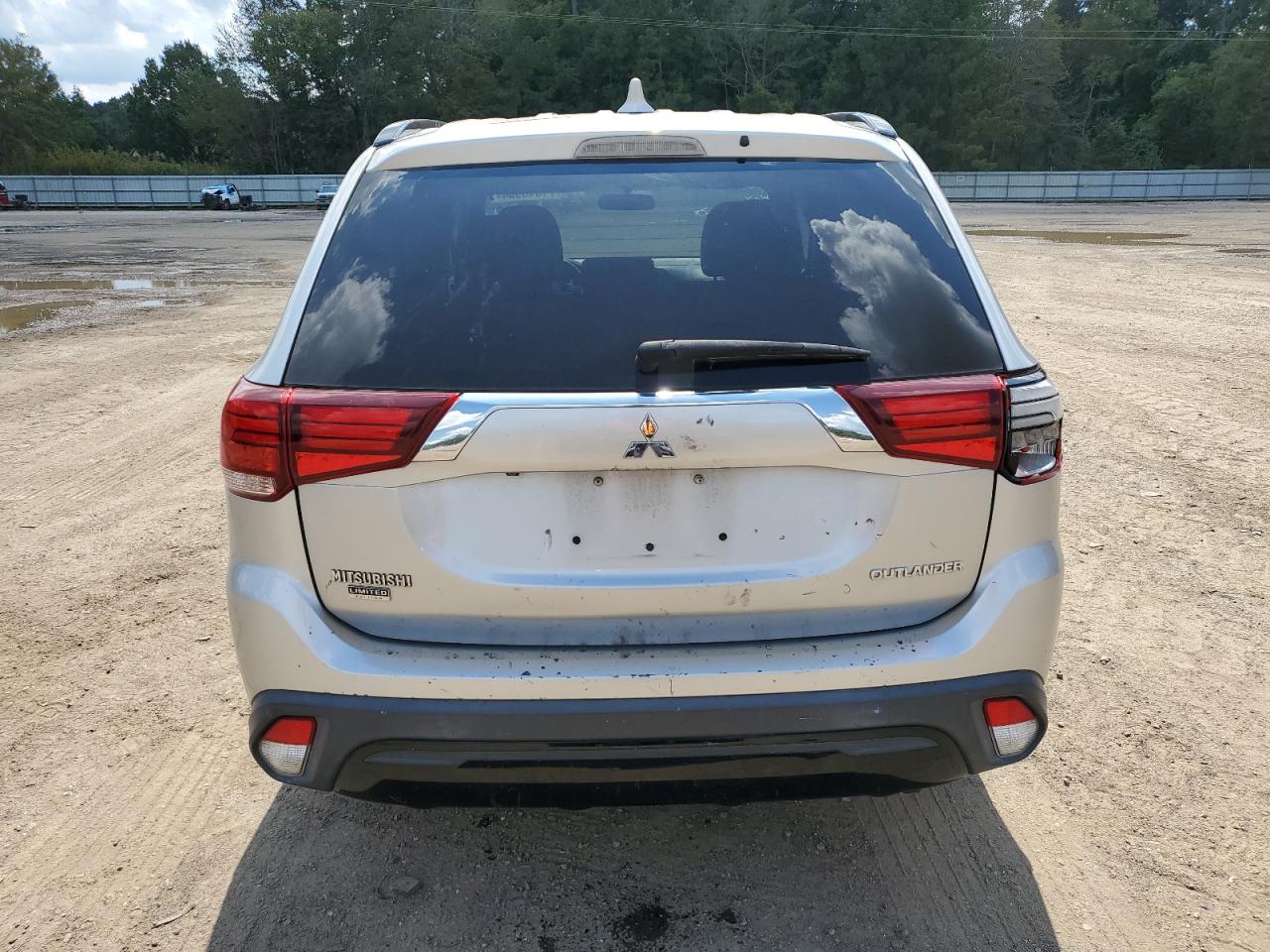 JA4AD3A32KZ039457 2019 Mitsubishi Outlander Se