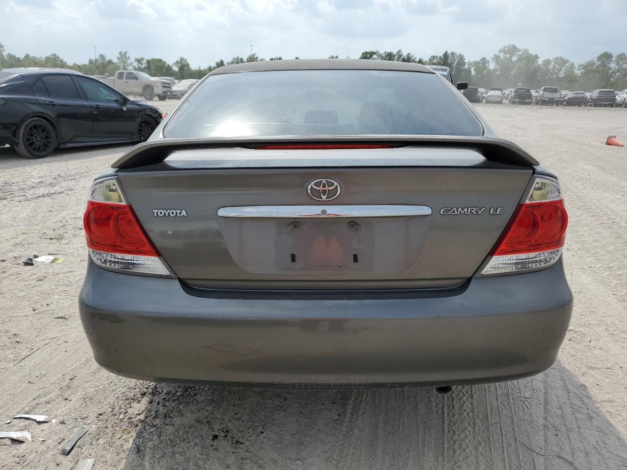 JTDBE32K563058333 2006 Toyota Camry Le