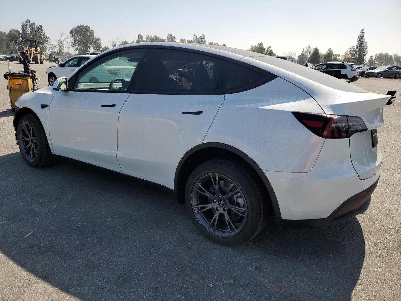 7SAYGDED8RF129560 2024 TESLA MODEL Y - Image 2