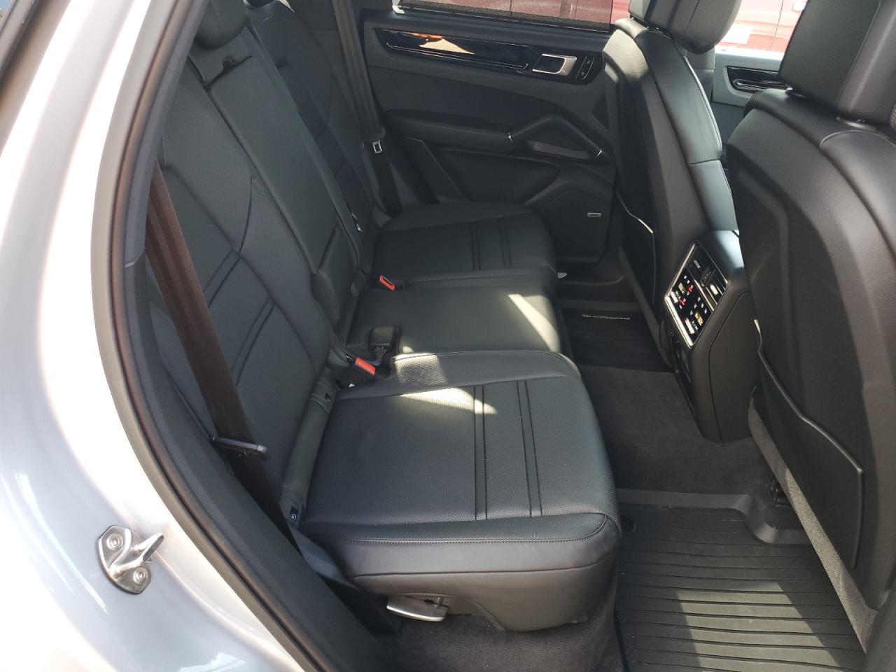 WP1AA2AY9KDA09212 2019 Porsche Cayenne