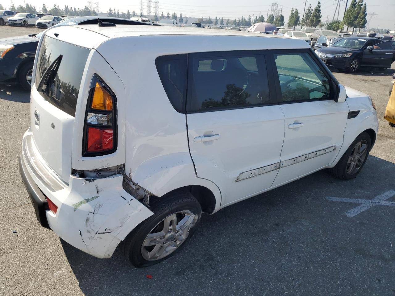 2011 Kia Soul + VIN: KNDJT2A21B7300714 Lot: 72805094