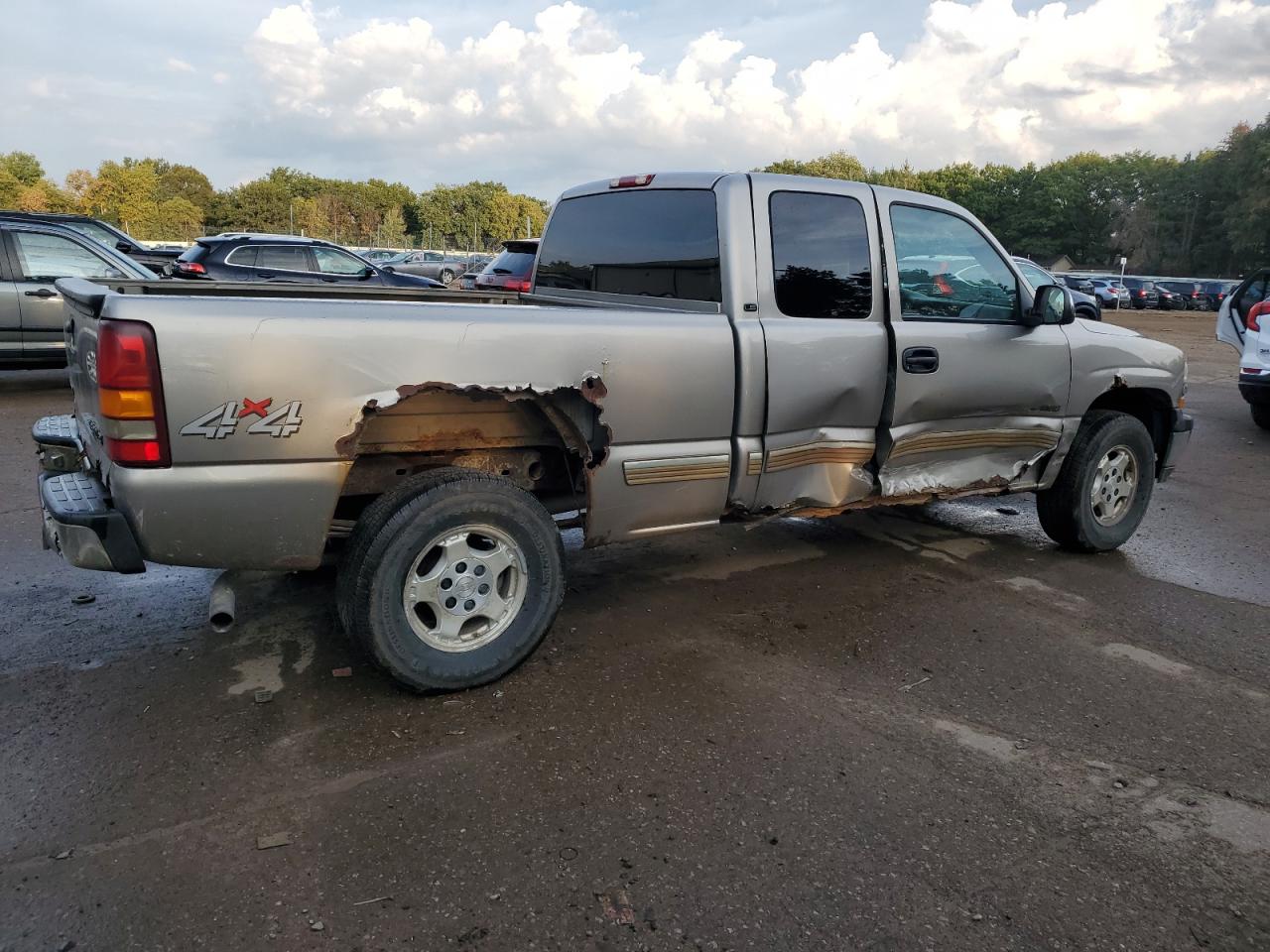 2001 Chevrolet Silverado - Image 3
