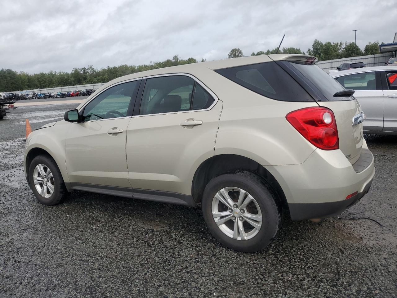 2GNALAEK3F1115966 2015 CHEVROLET EQUINOX - Image 2