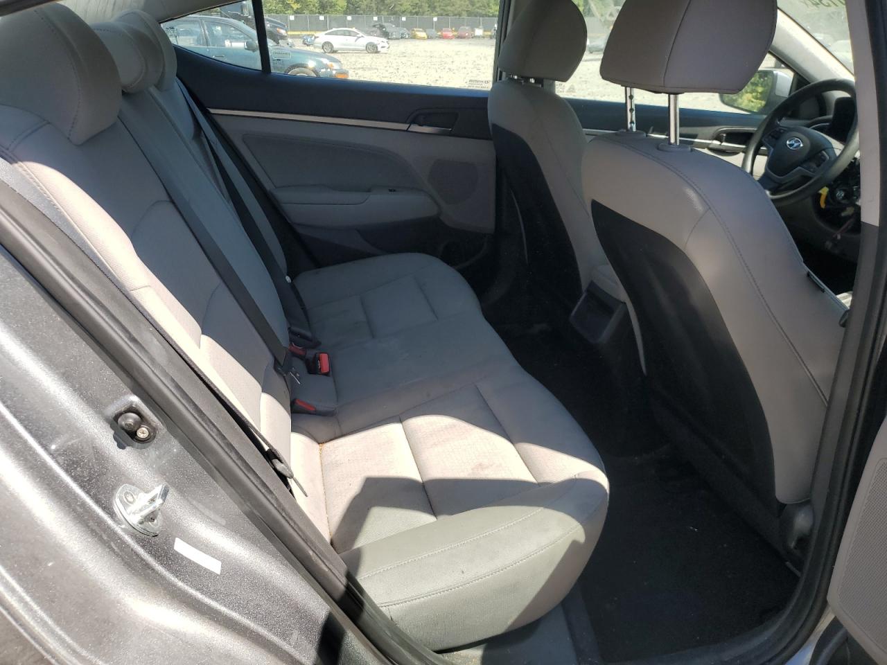 2017 Hyundai Elantra - Image 10