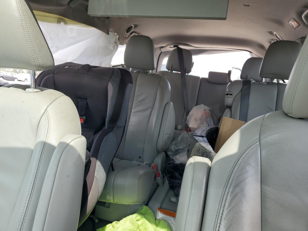 2012 Toyota Sienna - Image 10