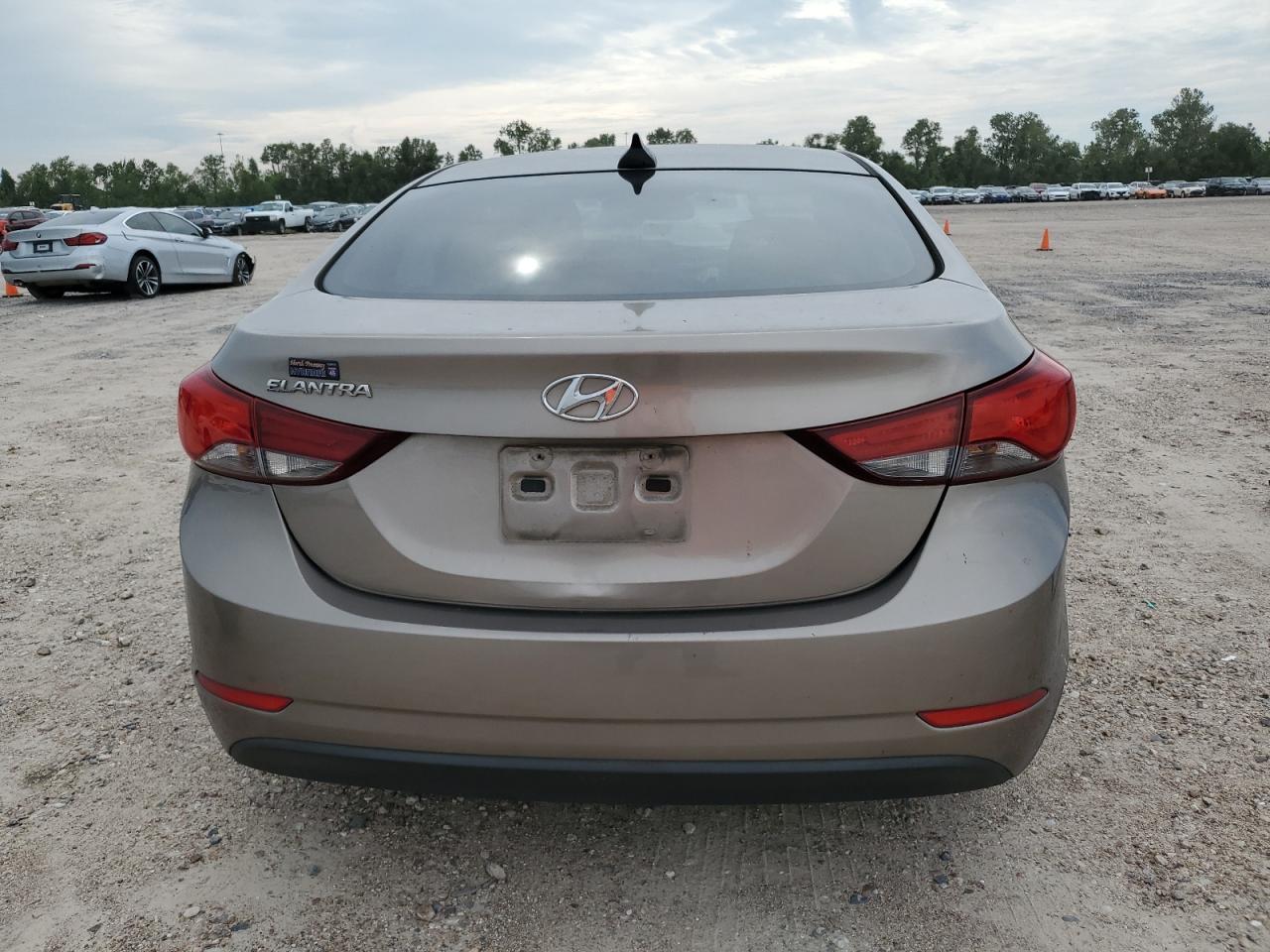 5NPDH4AE9GH719482 2016 Hyundai Elantra Se