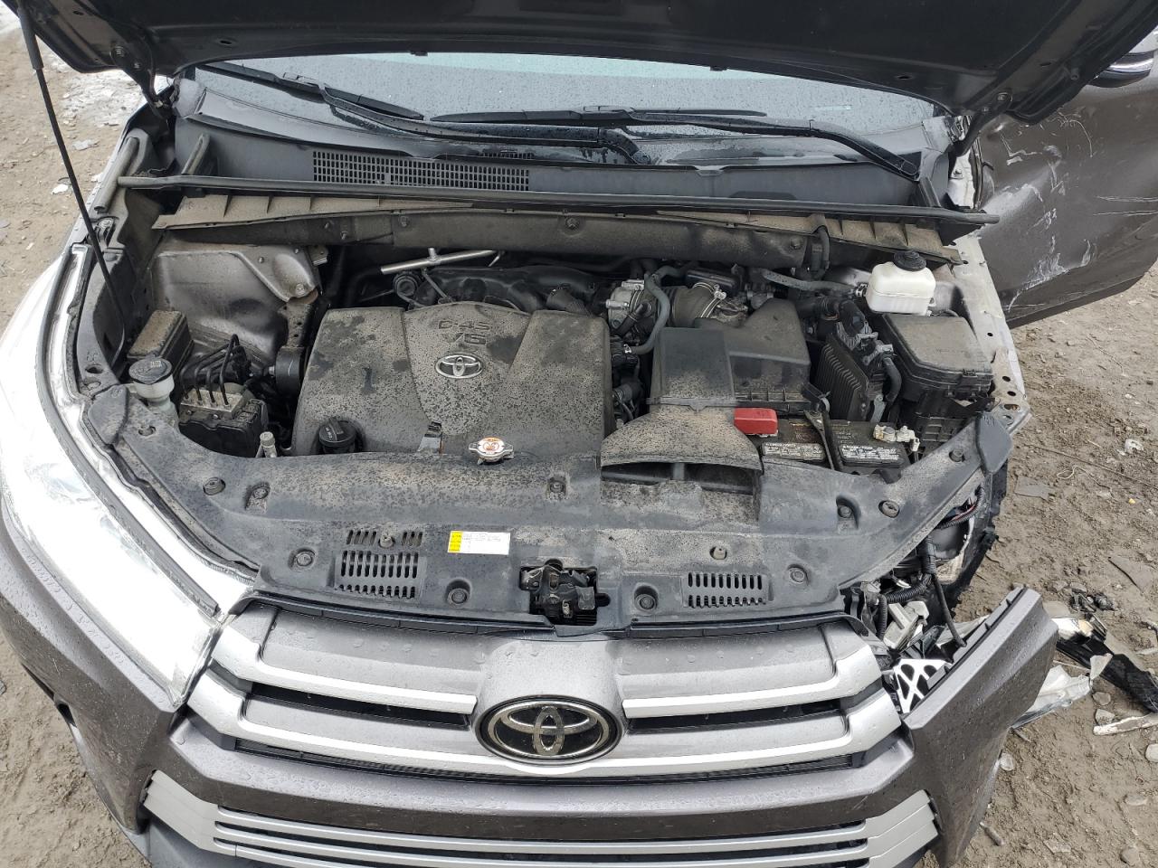 5TDBZRFHXKS726500 2019 Toyota Highlander Le