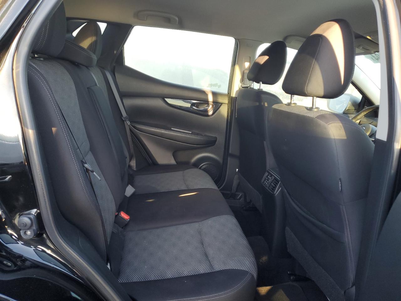 2018 Nissan Rogue - Image 10