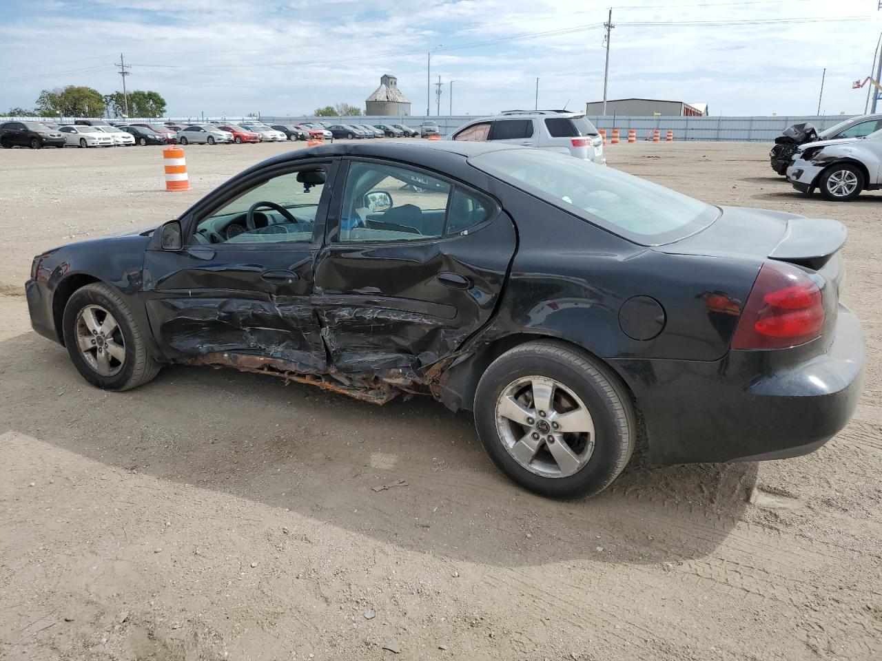 2005 Pontiac Grand Prix - Image 2