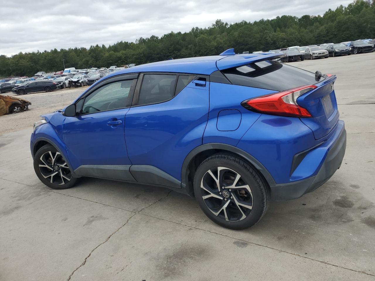 VIN NMTKHMBX5JR018610 2018 TOYOTA C-HR no.2