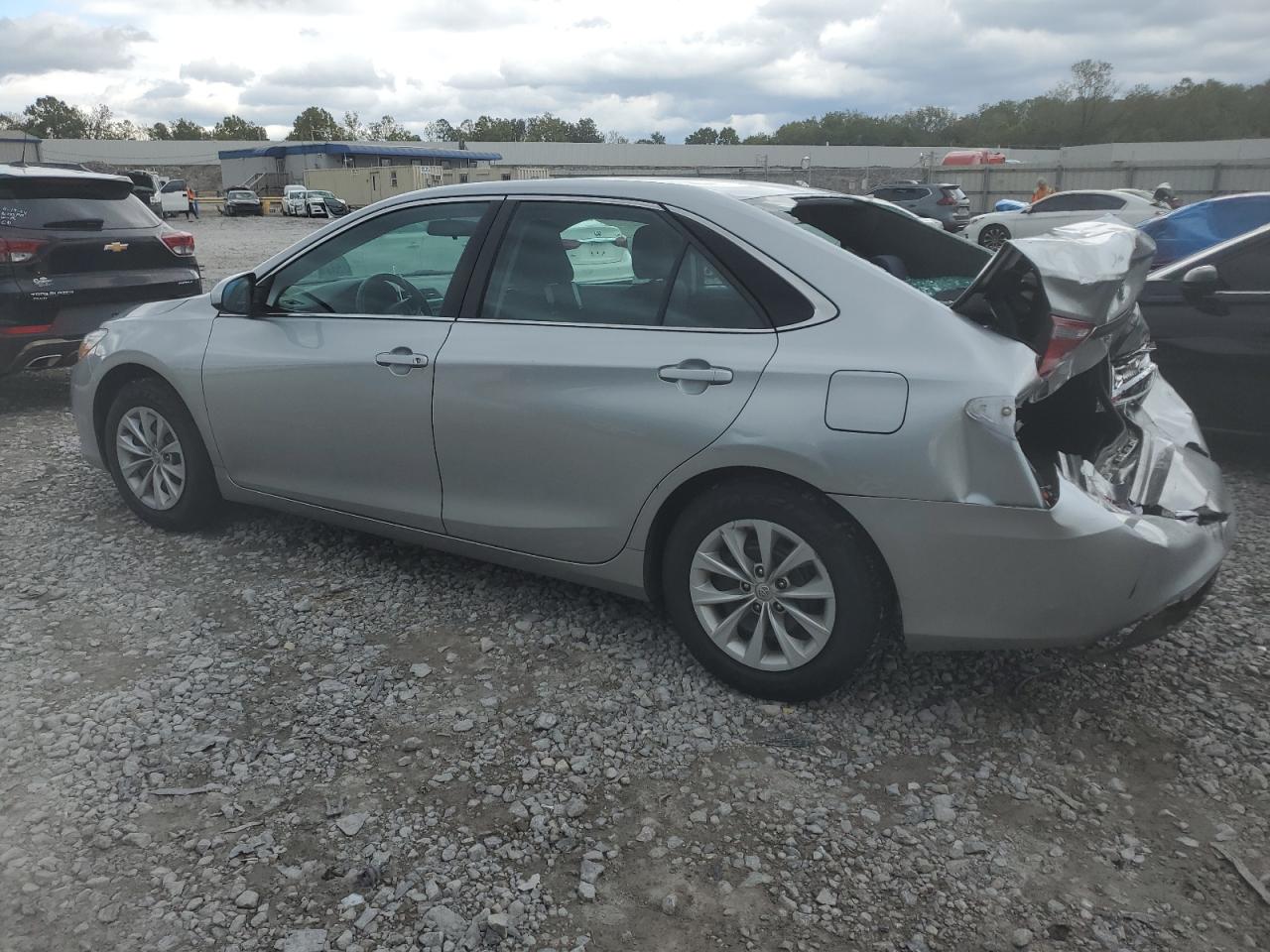 4T4BF1FK9GR569407 2016 TOYOTA CAMRY - Image 2