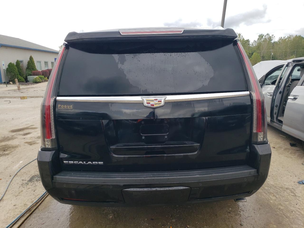 1GYS3AKJ5JR101330 2018 Cadillac Escalade