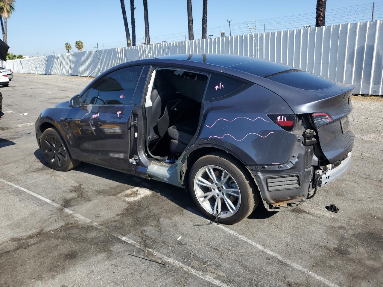 7SAYGDEE0PF917741 2023 TESLA MODEL Y - Image 2