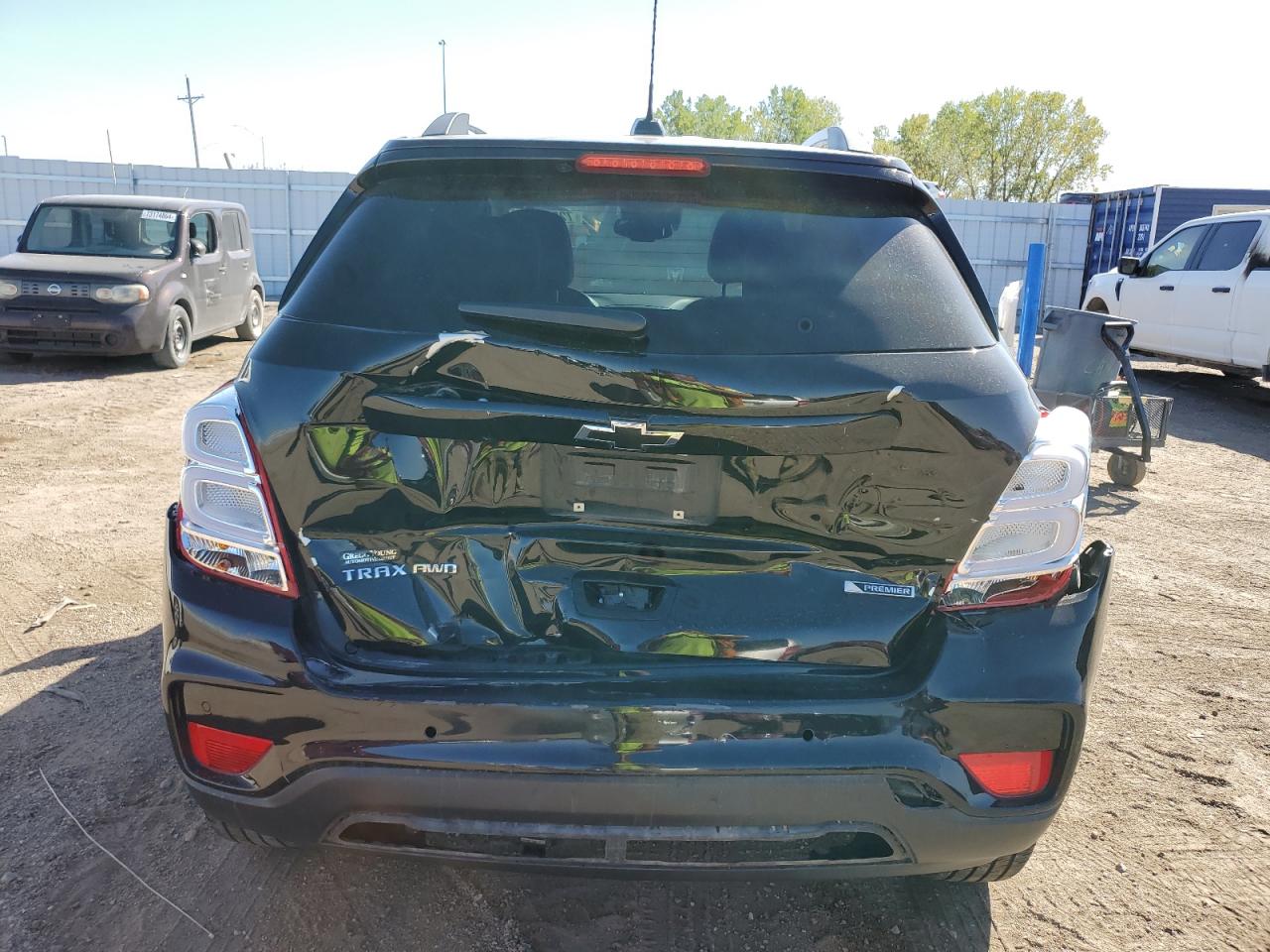 KL7CJRSBXJB698083 2018 Chevrolet Trax Premier