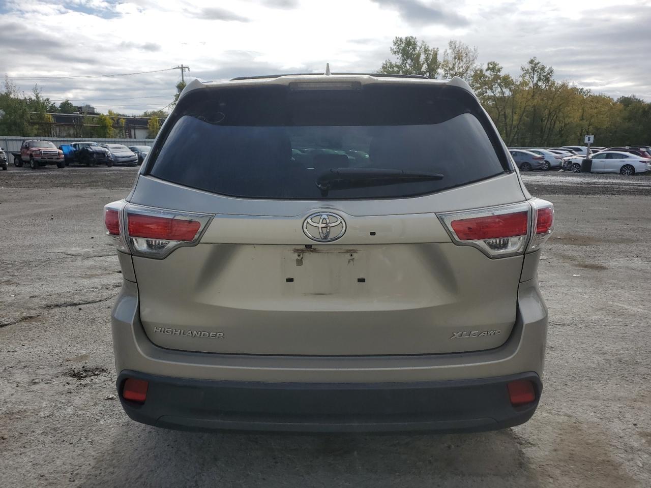 5TDJKRFH3GS275918 2016 Toyota Highlander Xle