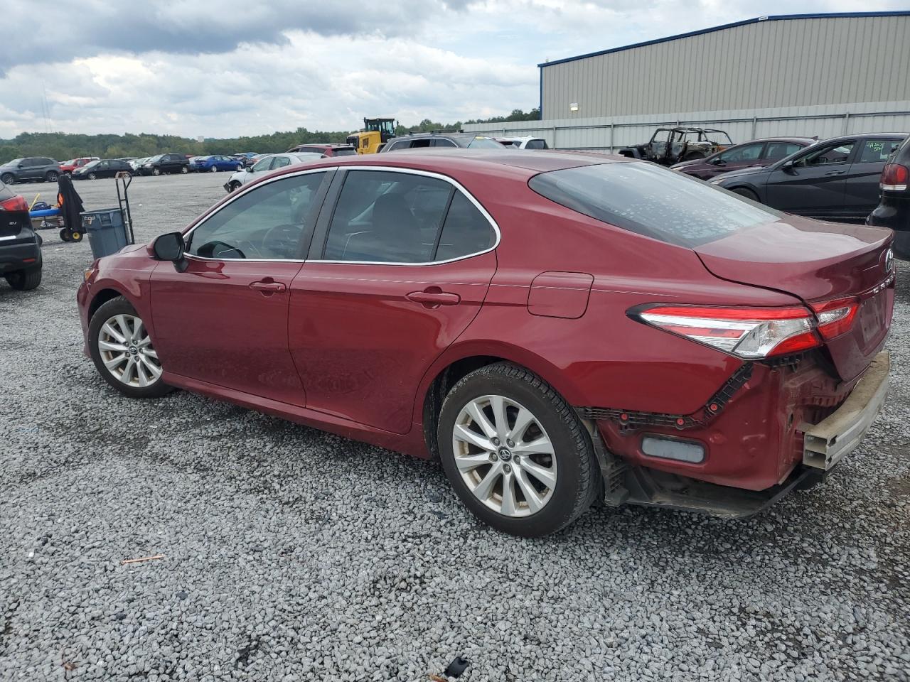 4T1B11HK4JU513503 2018 TOYOTA CAMRY - Image 2