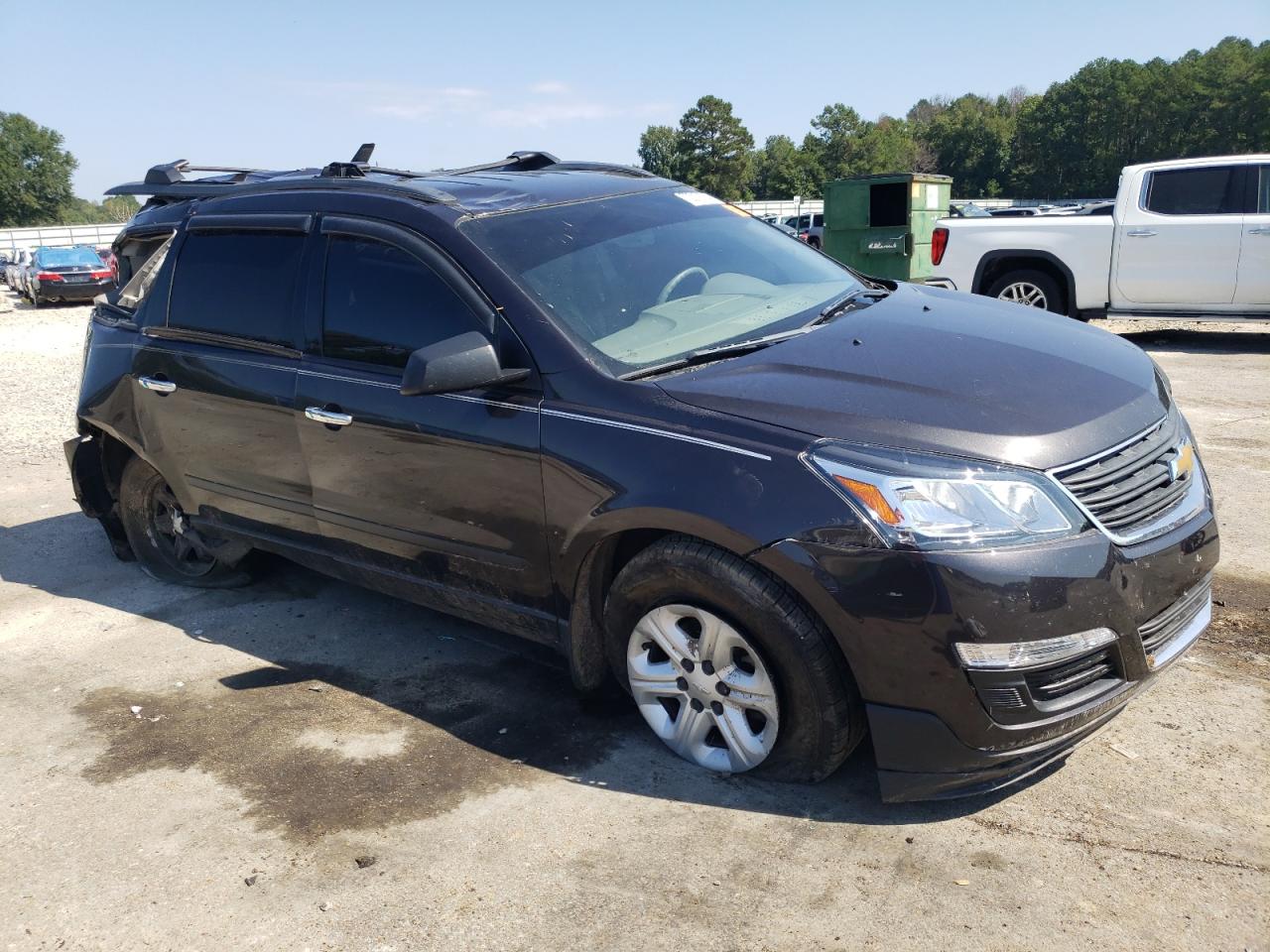 VIN 1GNKRFKDXHJ257200 2017 CHEVROLET TRAVERSE no.4