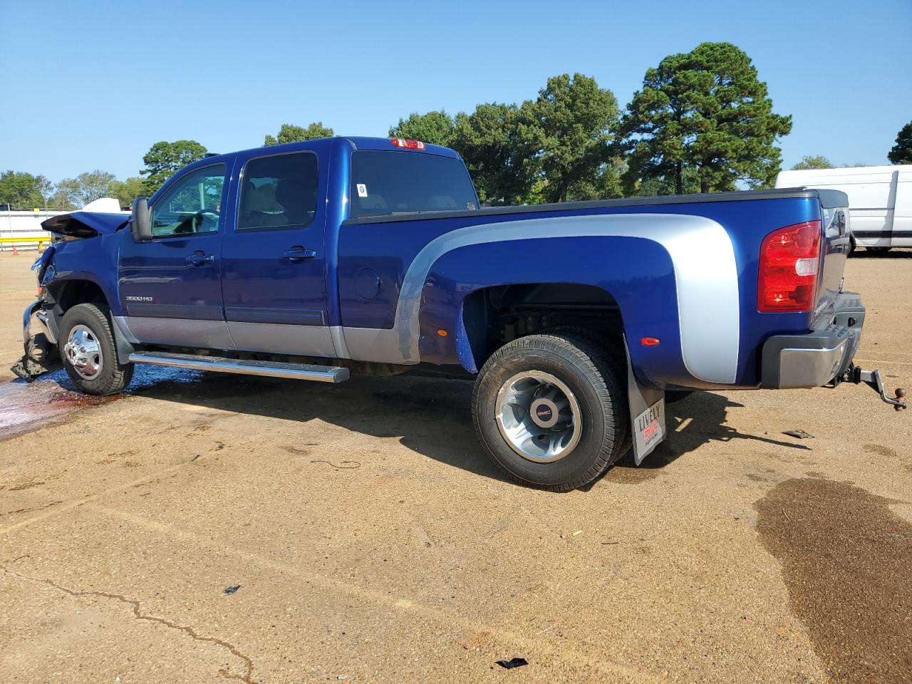 2013 GMC Sierra - Image 2