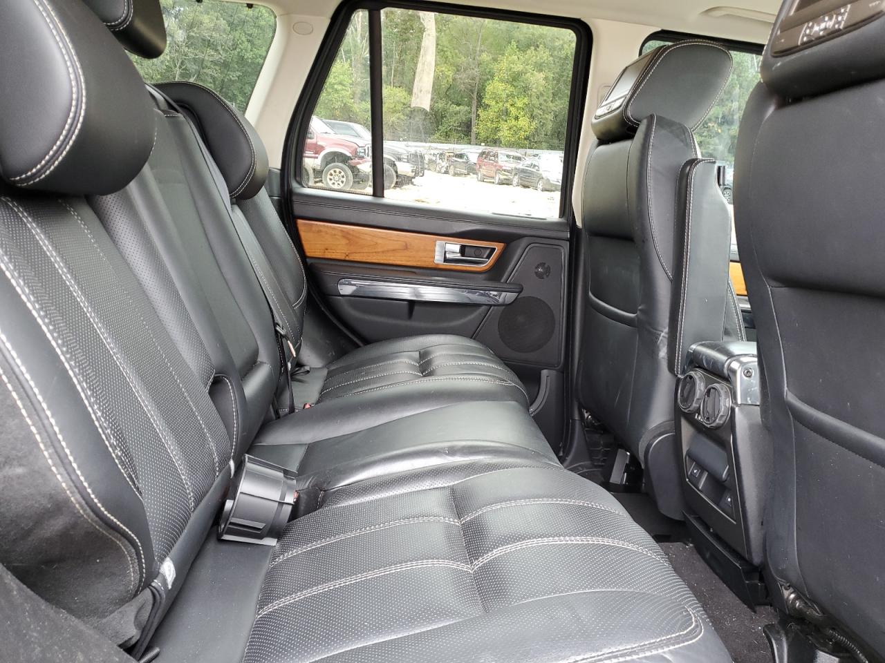 2012 Land Rover Range Rover - Image 11