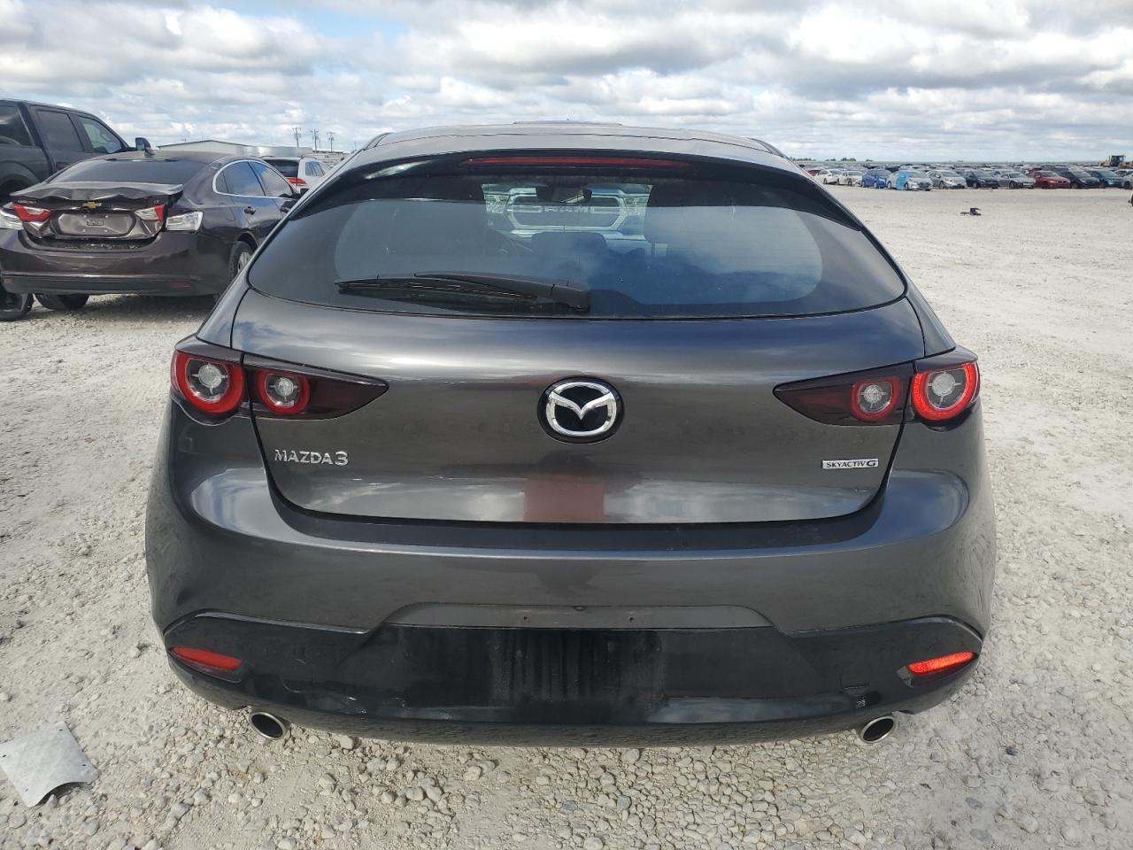 JM1BPAKM2P1616345 Mazda 3 SELECT 6