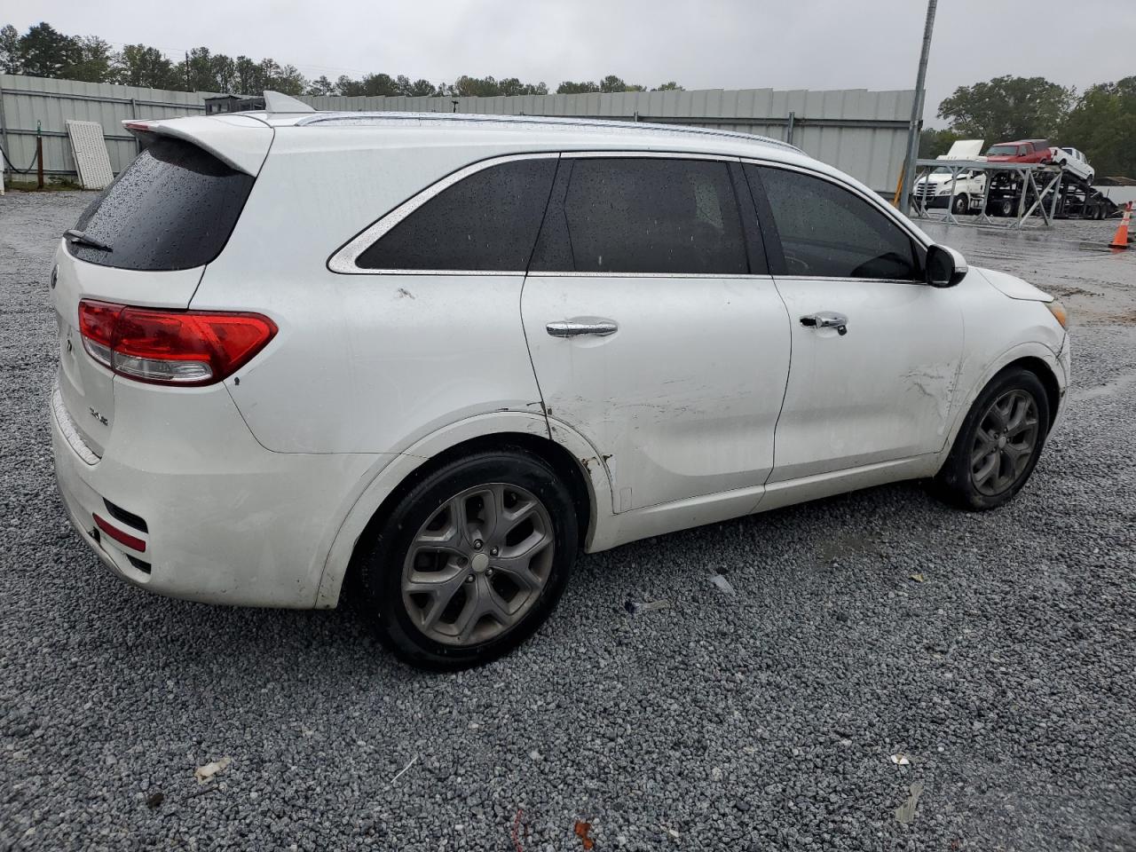 2016 Kia Sorento - Image 3