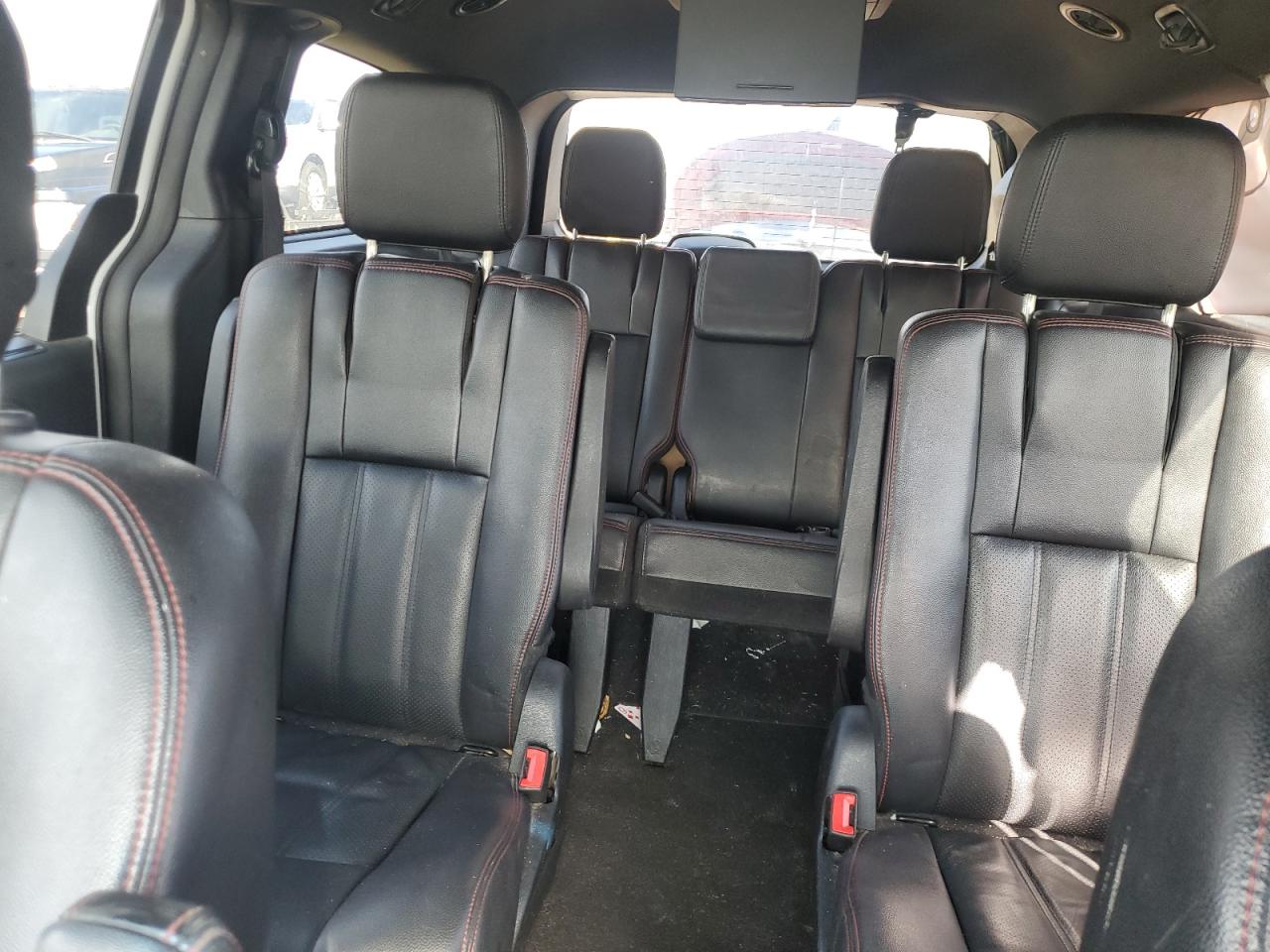 2020 Dodge Caravan - Image 10