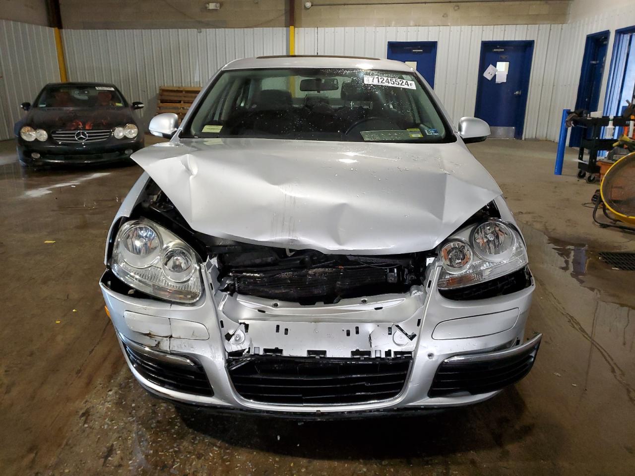 2010 Volkswagen Jetta - Image 5