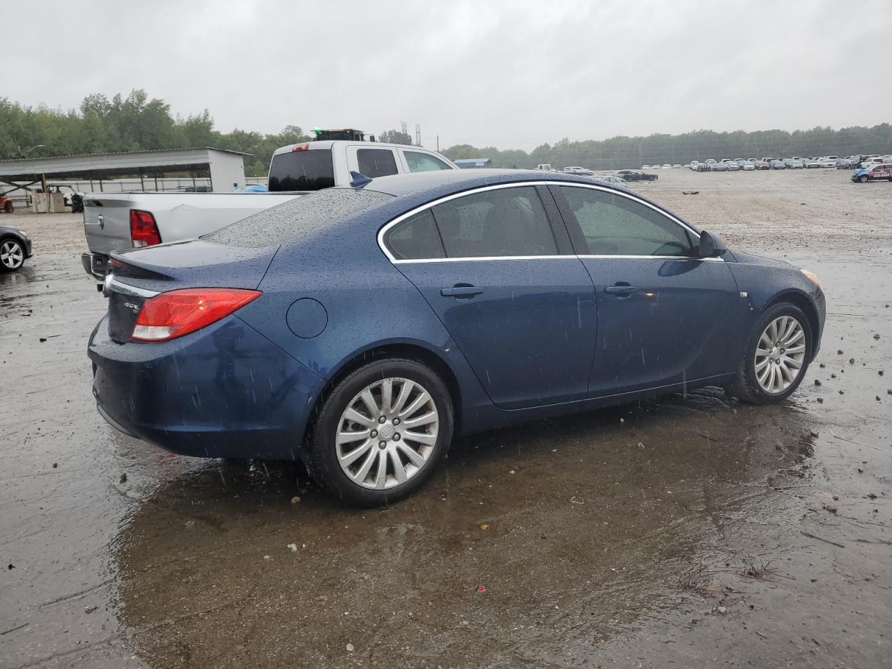 2011 Buick Regal - Image 3