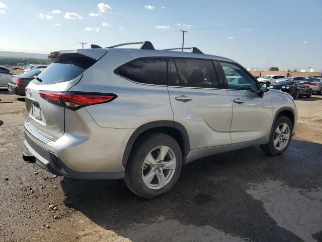  TOYOTA HIGHLANDER 2022 Srebrny