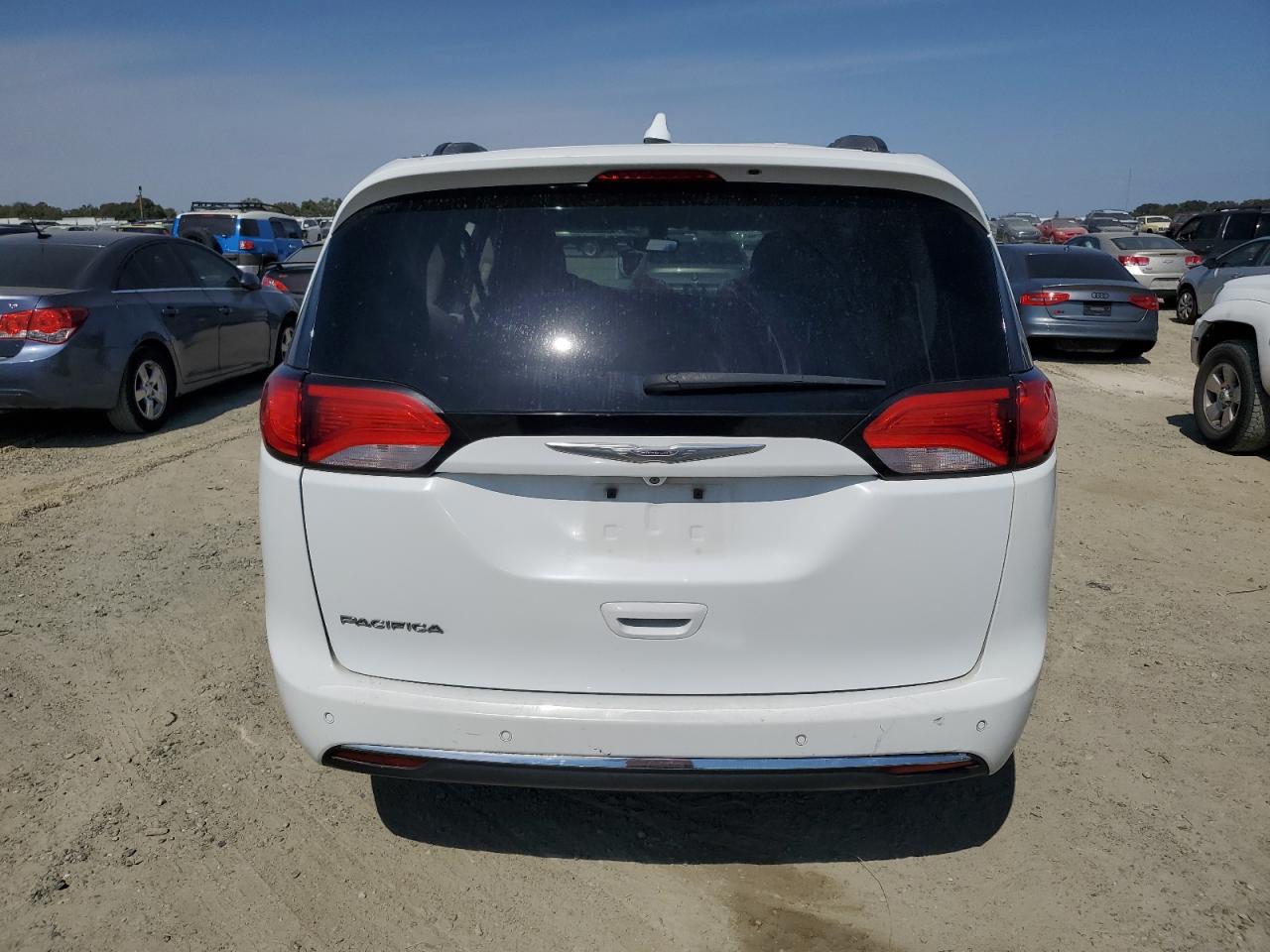 2C4RC1BG4HR527426 2017 Chrysler Pacifica Touring L