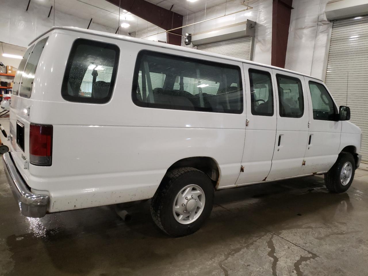 2010 Ford Econoline - Image 3