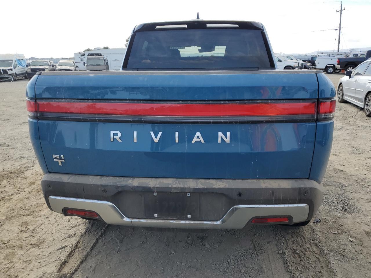 7FCTGBAA9RN031298 2024 Rivian R1T Adventure