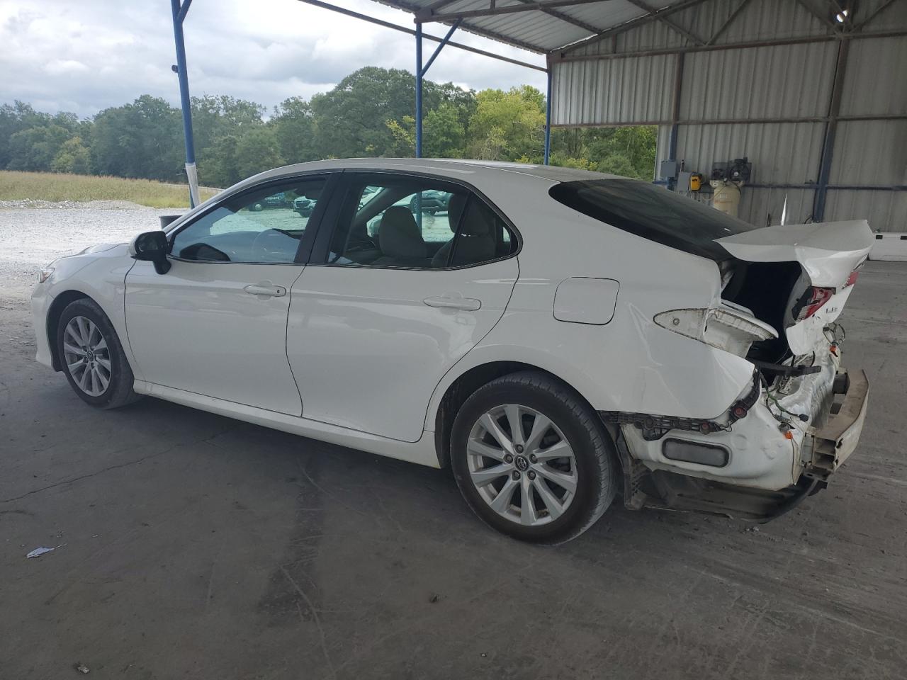 4T1B11HK6JU638017 2018 TOYOTA CAMRY - Image 2