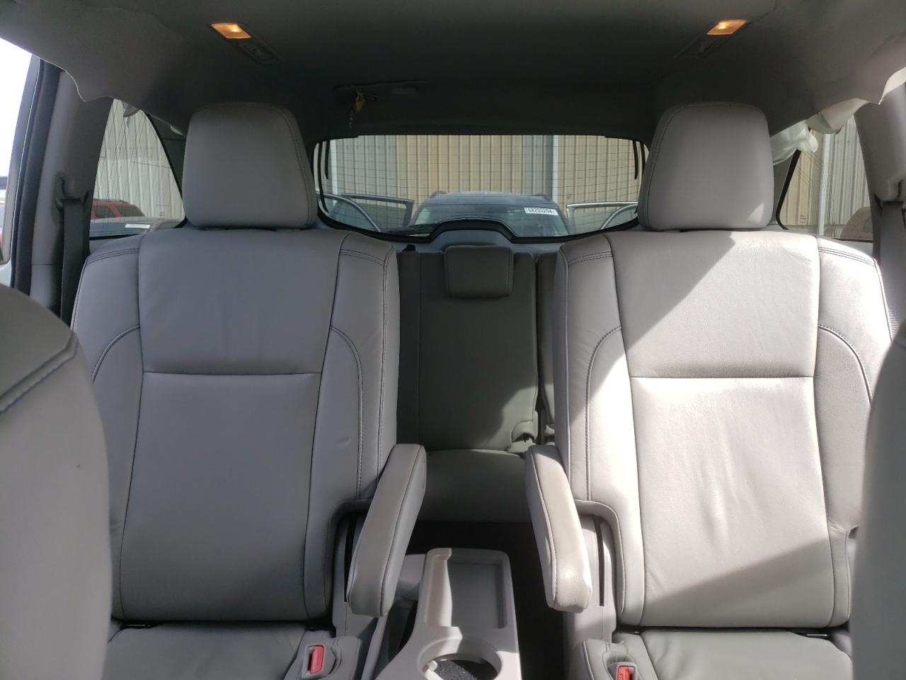 2017 Toyota Highlander - Image 10