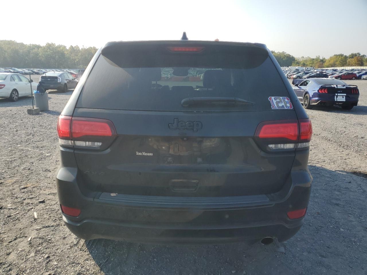 1C4RJFAG7JC378352 2018 Jeep Grand Cherokee Laredo