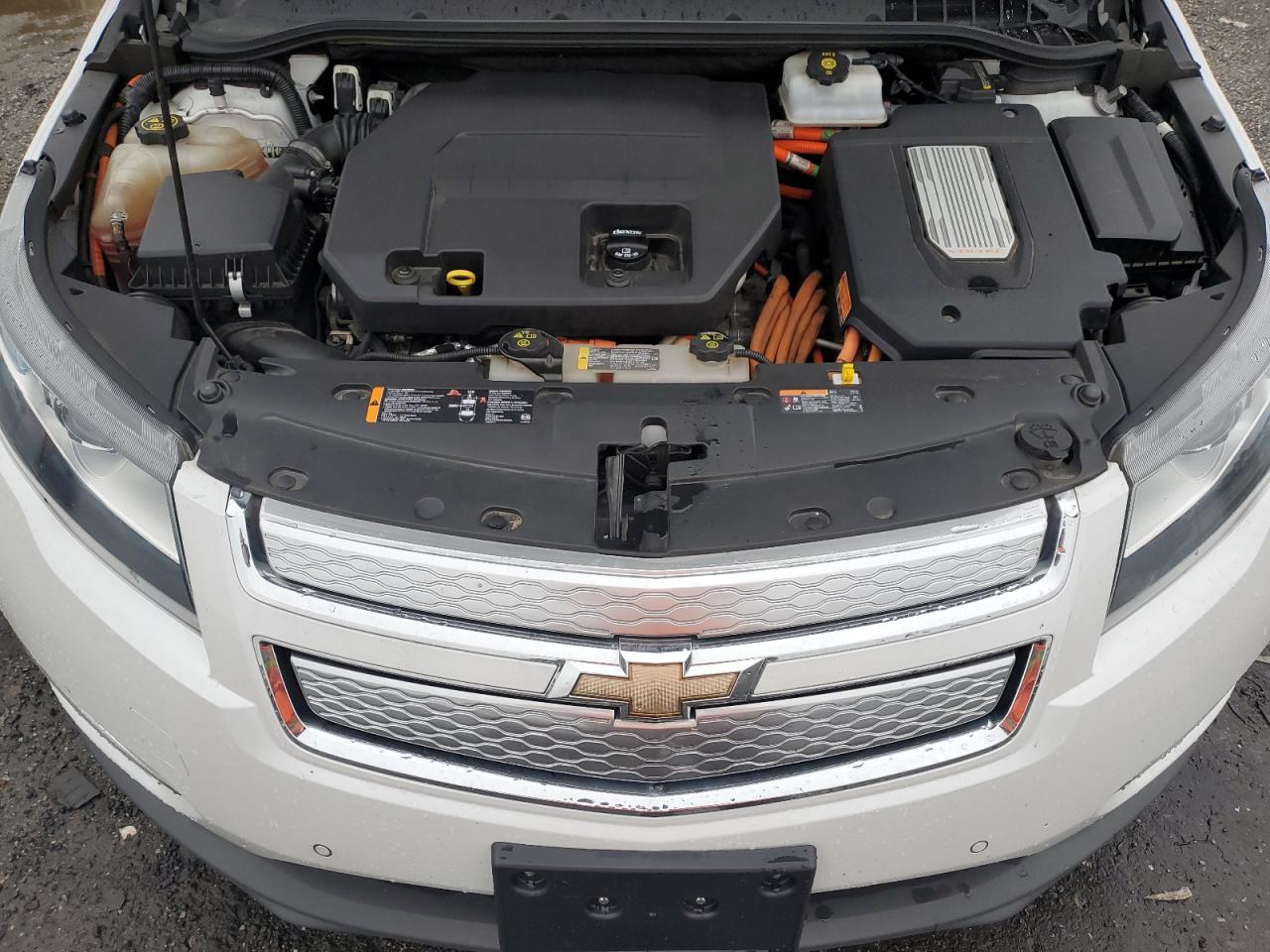 2015 Chevrolet Volt - Image 11