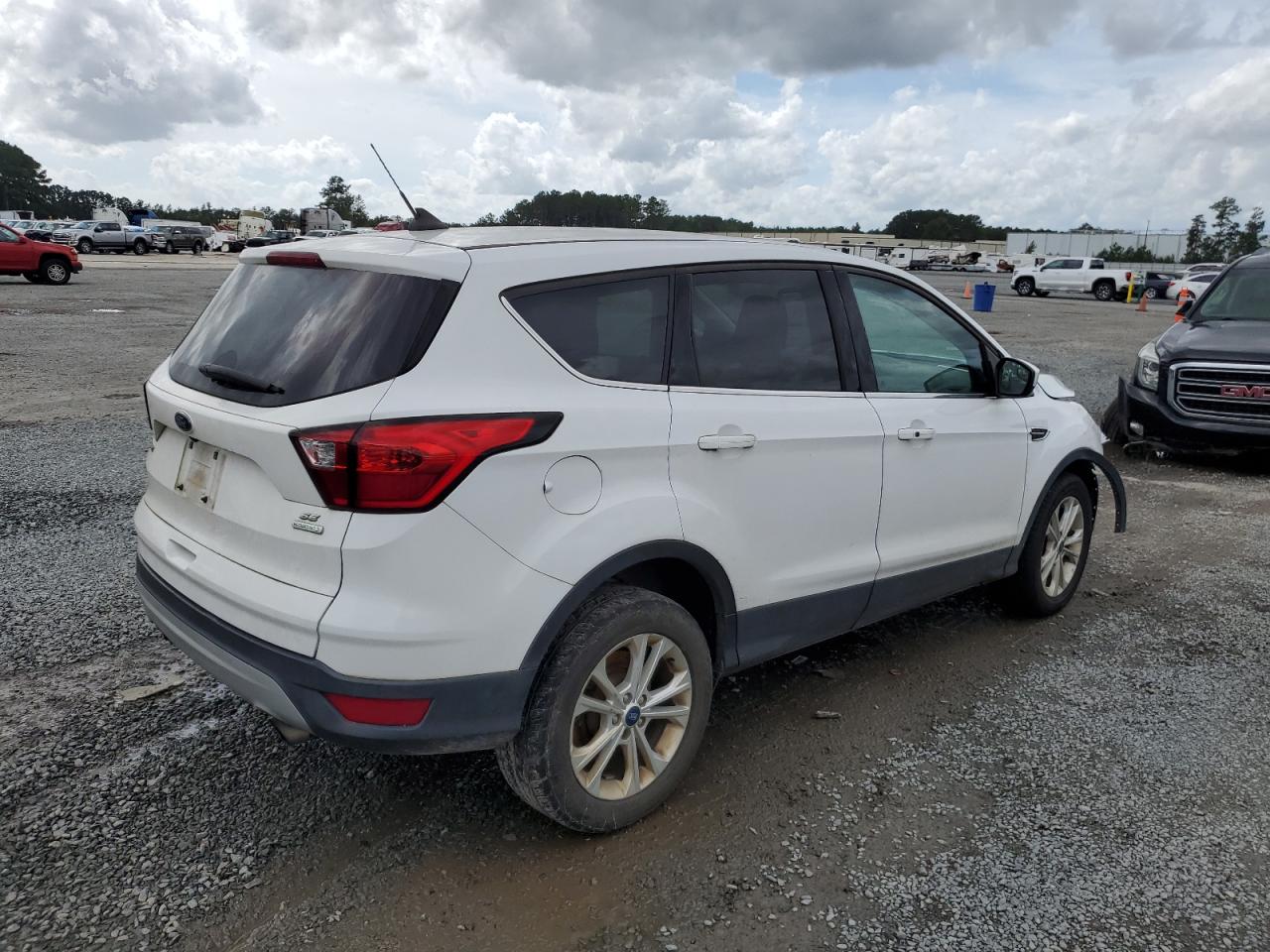 1FMCU0GD2KUA06836 2019 Ford Escape Se