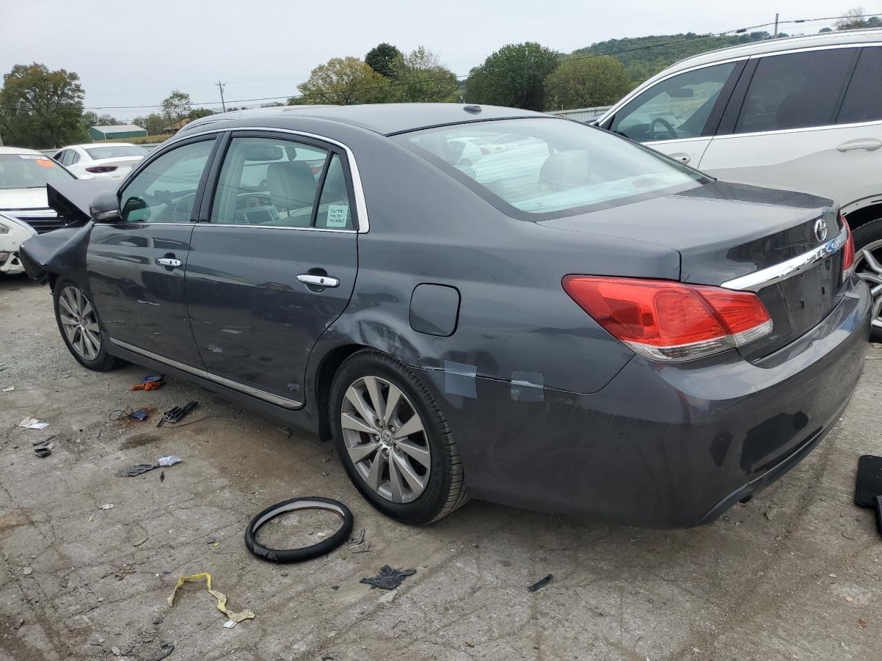 2011 Toyota Avalon - Image 2