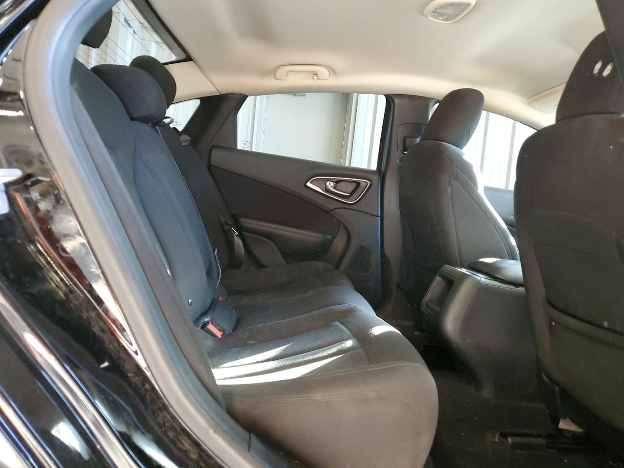 2015 Chrysler 200 - Image 10