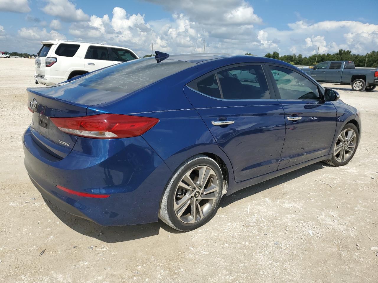 2017 Hyundai Elantra - Image 3