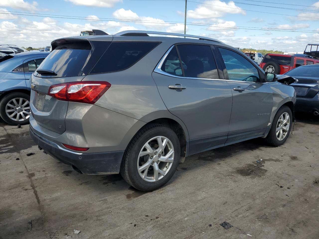 VIN 3GNAXKEX5JS601696 2018 CHEVROLET EQUINOX no.3