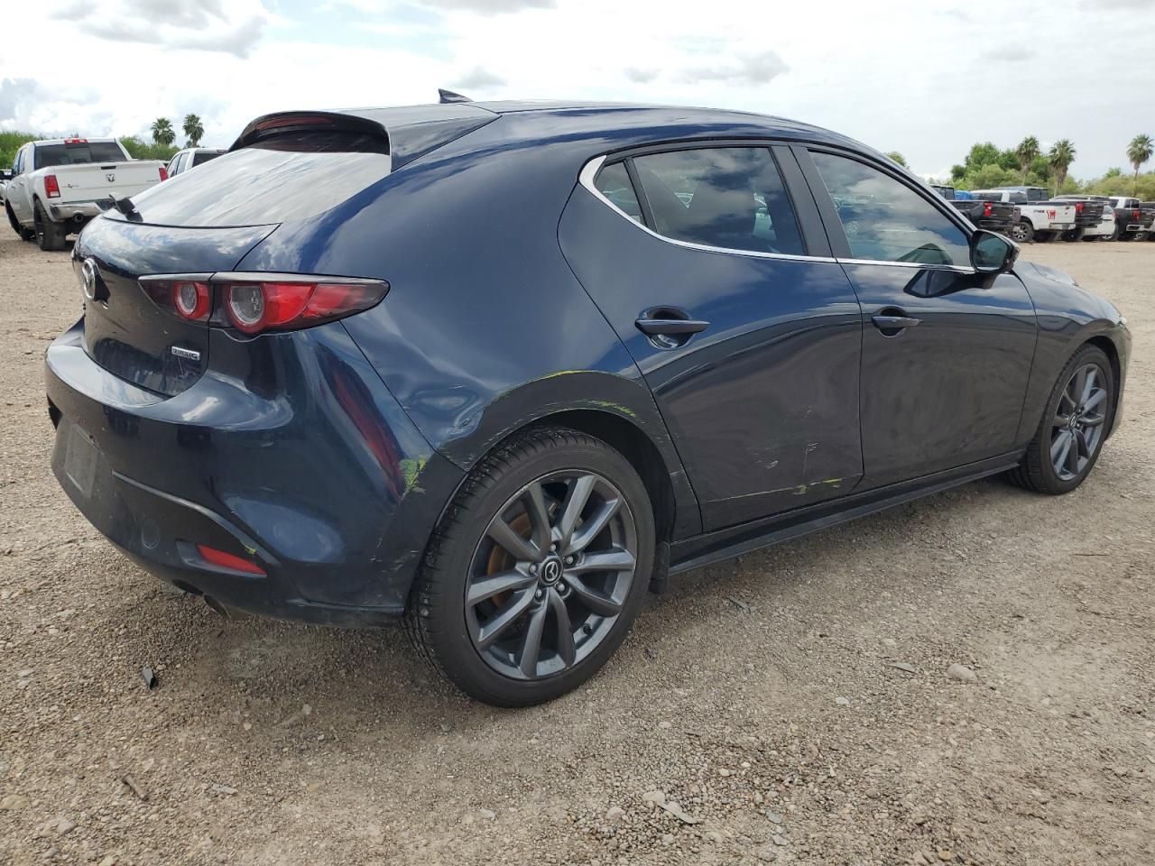 JM1BPBMM8K1137763 2019 Mazda 3 Preferred