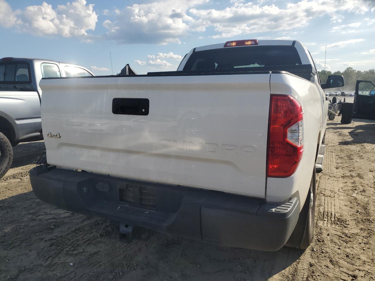 5TFUM5F16KX083995 2019 Toyota Tundra Double Cab Sr