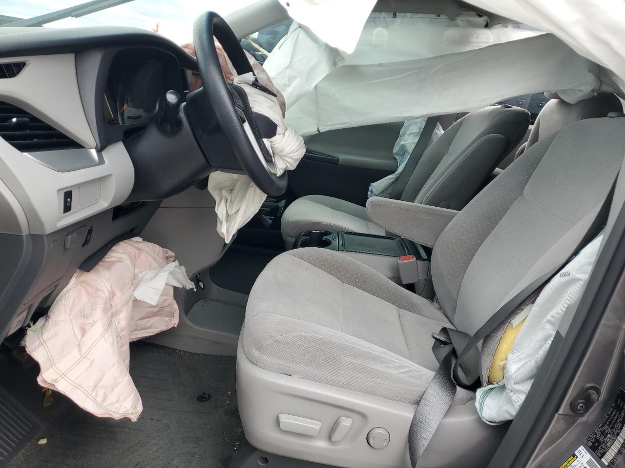5TDKZ3DC7HS877923 2017 Toyota Sienna Le