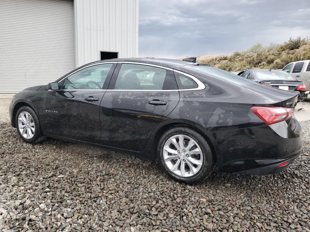 1G1ZD5ST1NF181834 Chevrolet Malibu LT 2