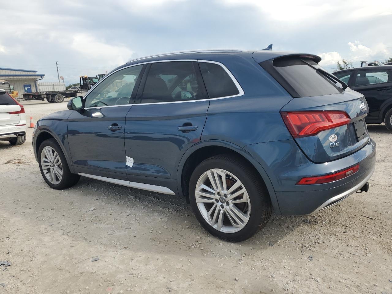 WA1CNAFY6J2032629 2018 AUDI Q5 - Image 2