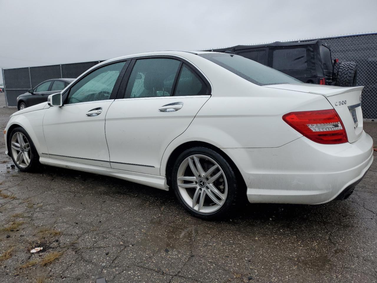 VIN WDDGF8AB1EA941850 2014 MERCEDES-BENZ C-CLASS no.2