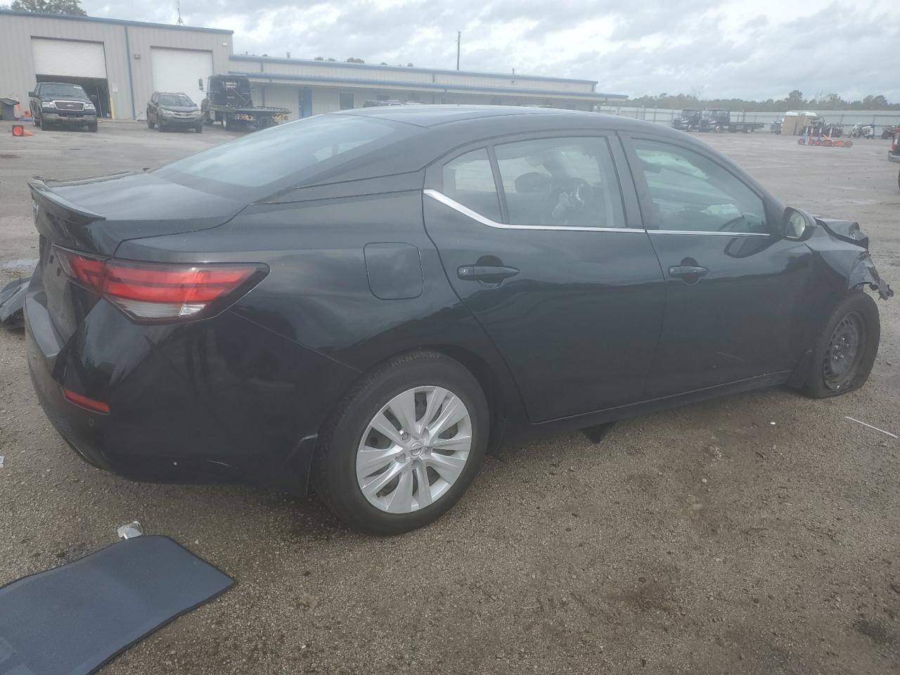 2022 Nissan Sentra - Image 3