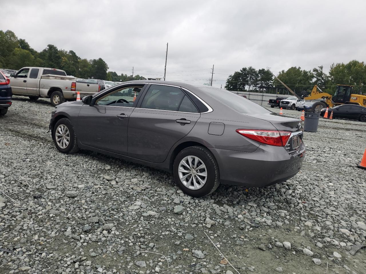 4T1BF1FK7HU768855 2017 TOYOTA CAMRY - Image 2